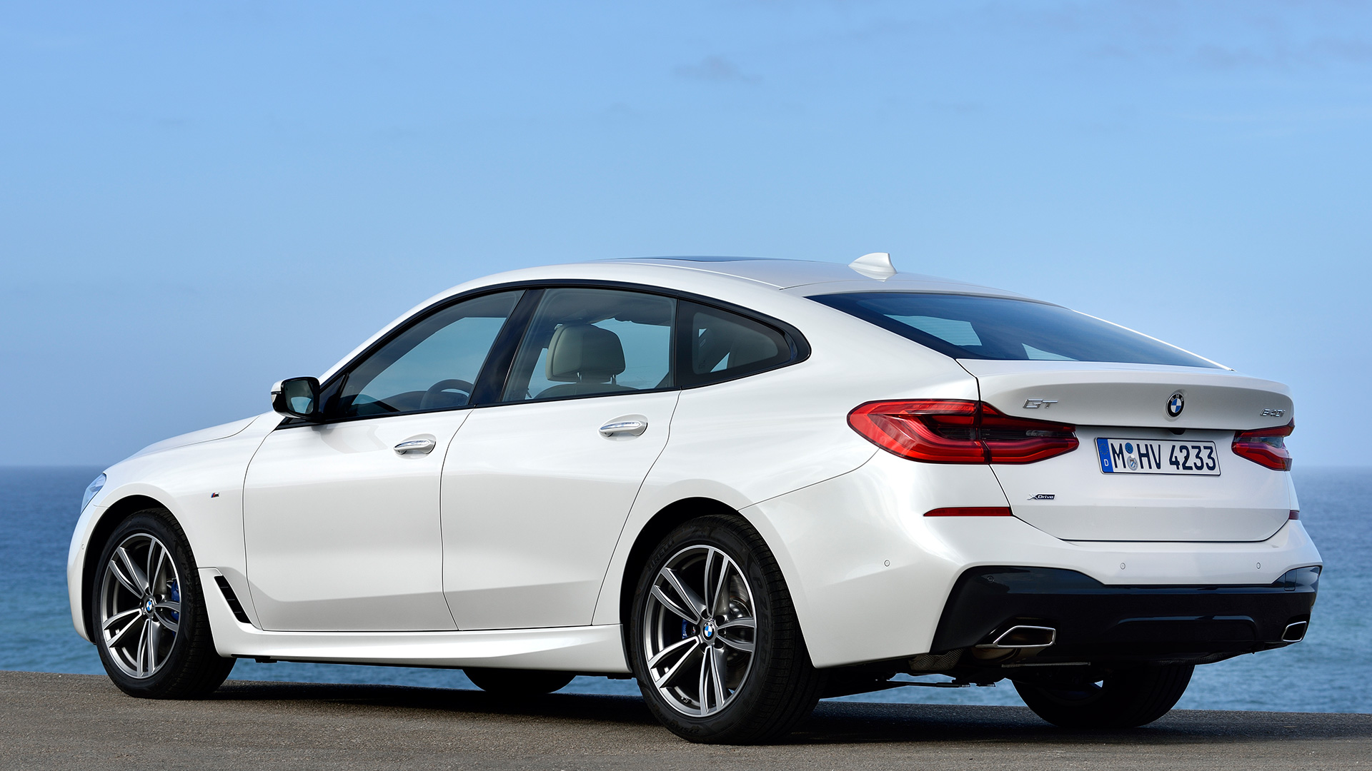 BMW 6 Series 2018 640i GT Compare